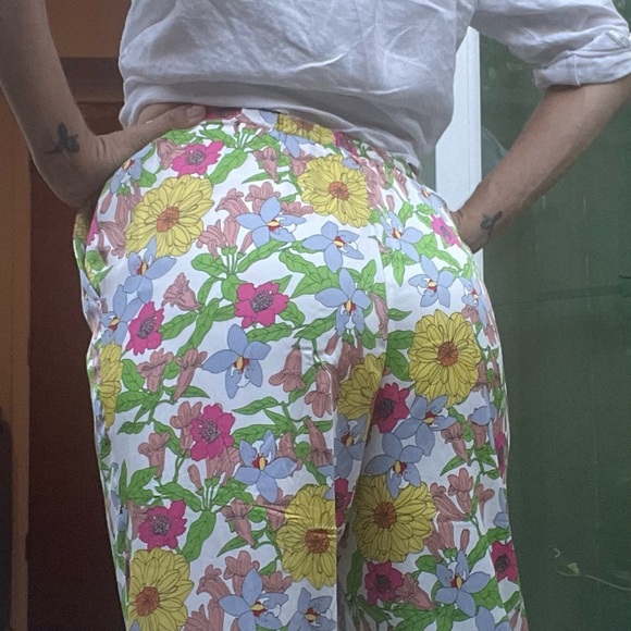 Beautiful flowered pants! - Picture 3 of 6